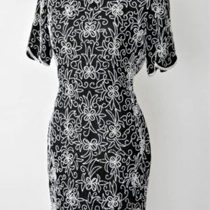 Black dress with white flowered Beading - Vintage - Stunning